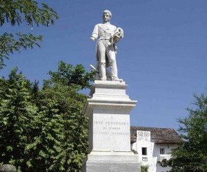 Plaza Fernandez Madrid.  Fuente: Panoramio.com Por: GERMAN ZECENARRO BENAVENTE